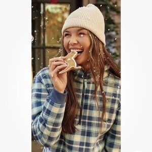 The Black Dog Cuddler Sherpa Fleece 1/2 Zip Jacket in Ocean Blue Plaid